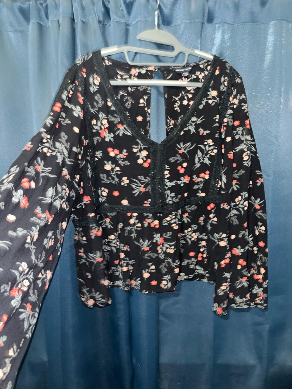 American eagle Floral V-Neck Peasant Blouse